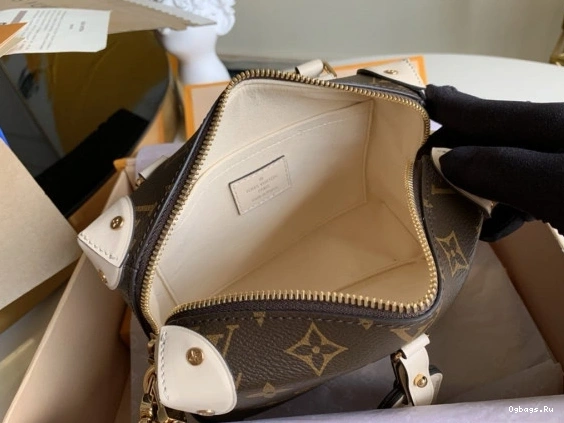 PETITE MALLE LOUIS SOUPLE VUITTON 0428